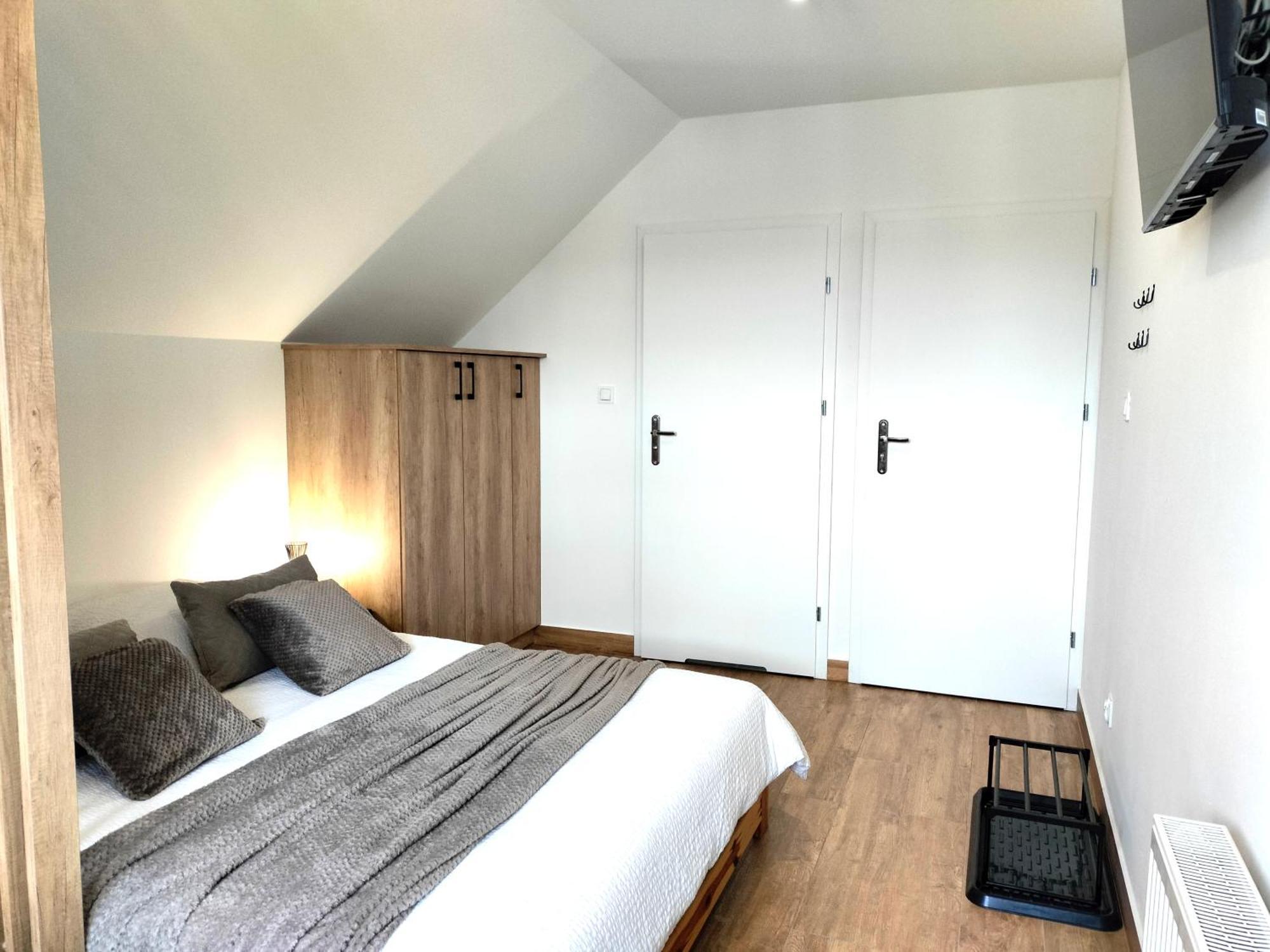 Agroturystyka Jodlowa - Rodzinne Apartamenty W Centrum Gor Swietokrzyskich - Sala Zabaw, Zwierzeta, Bilard Krajno-Zagorze 外观 照片