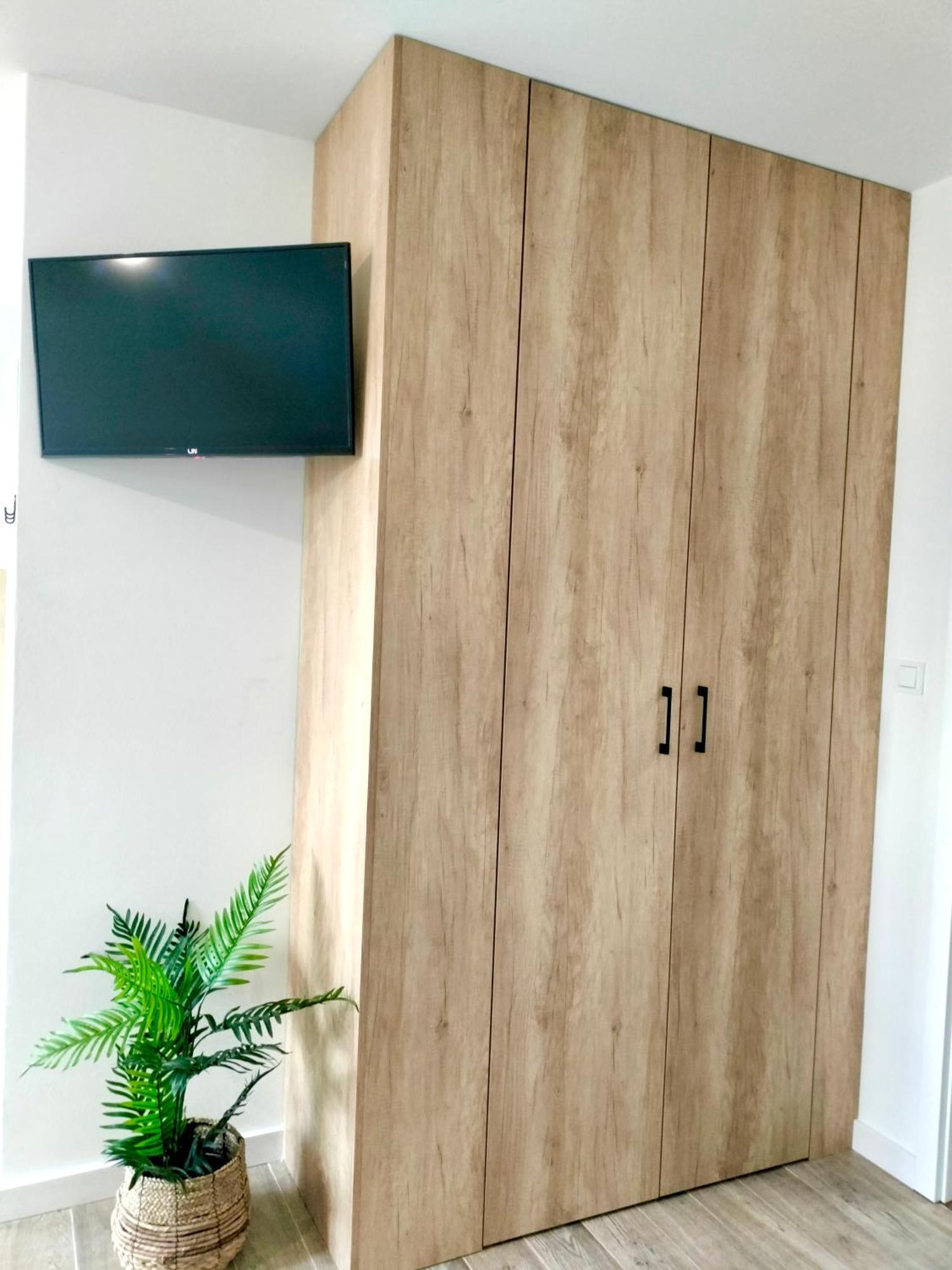 Agroturystyka Jodlowa - Rodzinne Apartamenty W Centrum Gor Swietokrzyskich - Sala Zabaw, Zwierzeta, Bilard Krajno-Zagorze 外观 照片